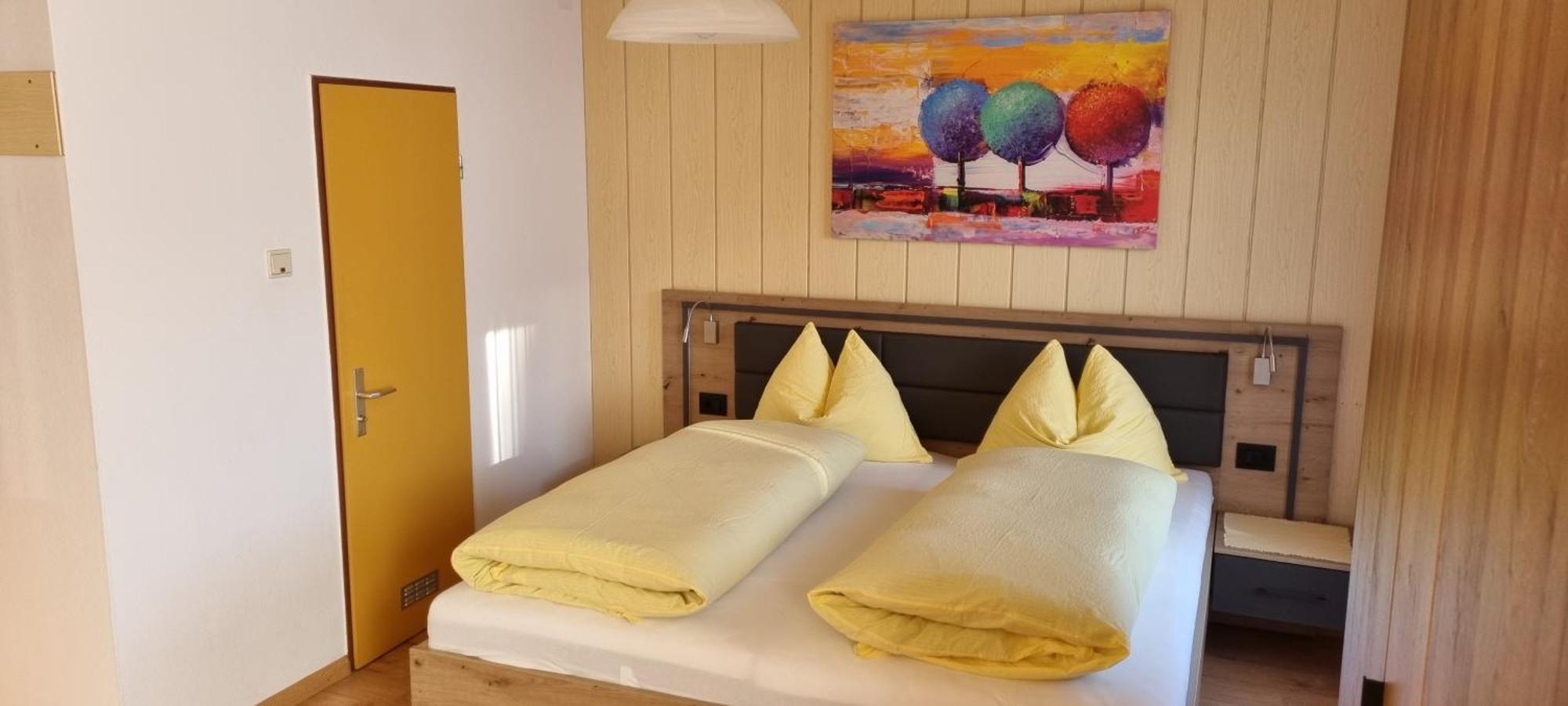Garni Helfer Bed & Breakfast Dobbiaco Bagian luar foto
