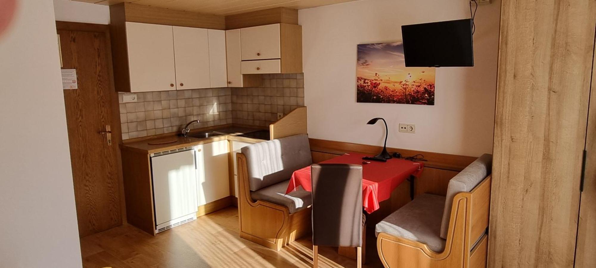 Garni Helfer Bed & Breakfast Dobbiaco Bagian luar foto