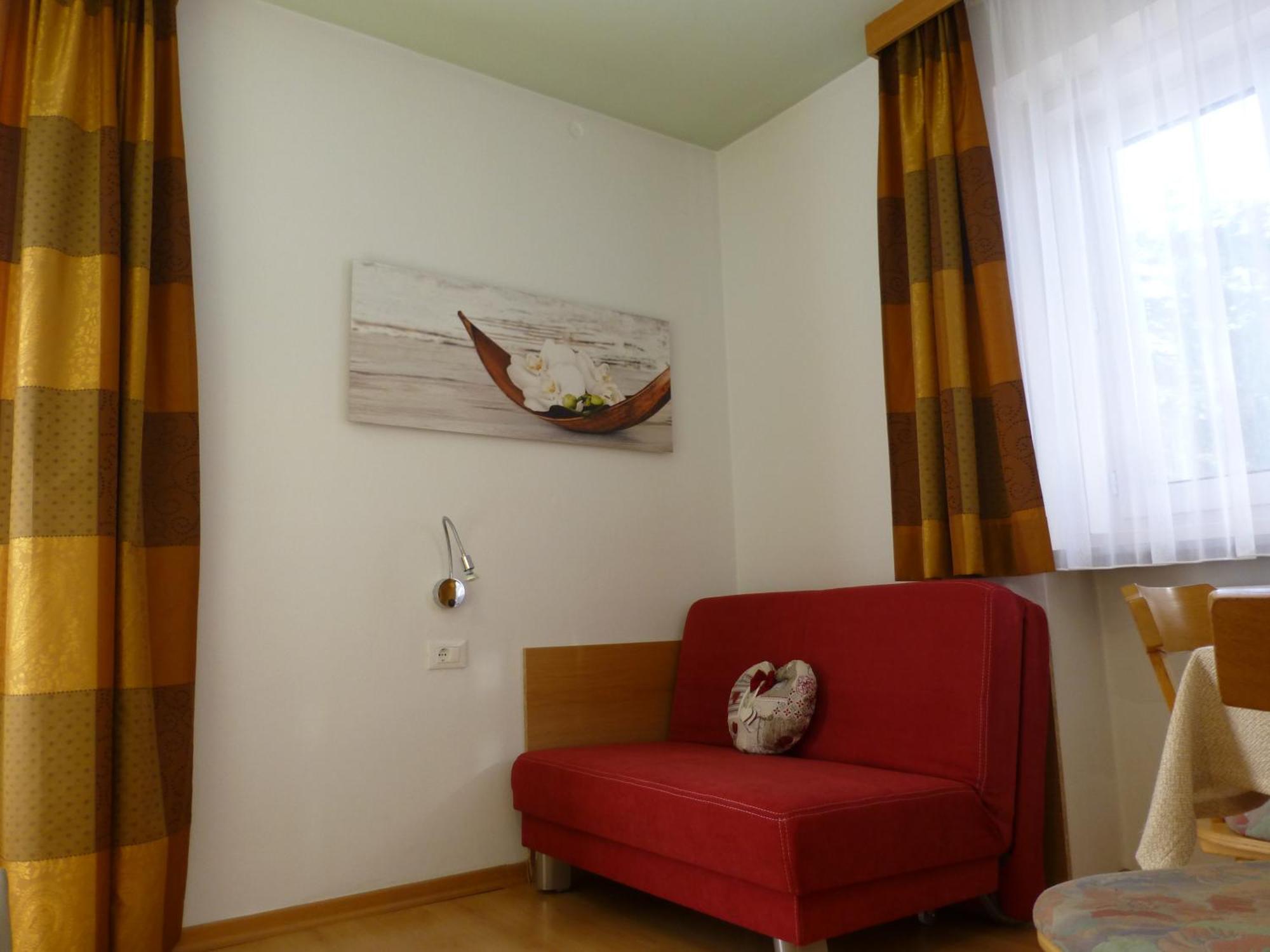 Garni Helfer Bed & Breakfast Dobbiaco Bagian luar foto