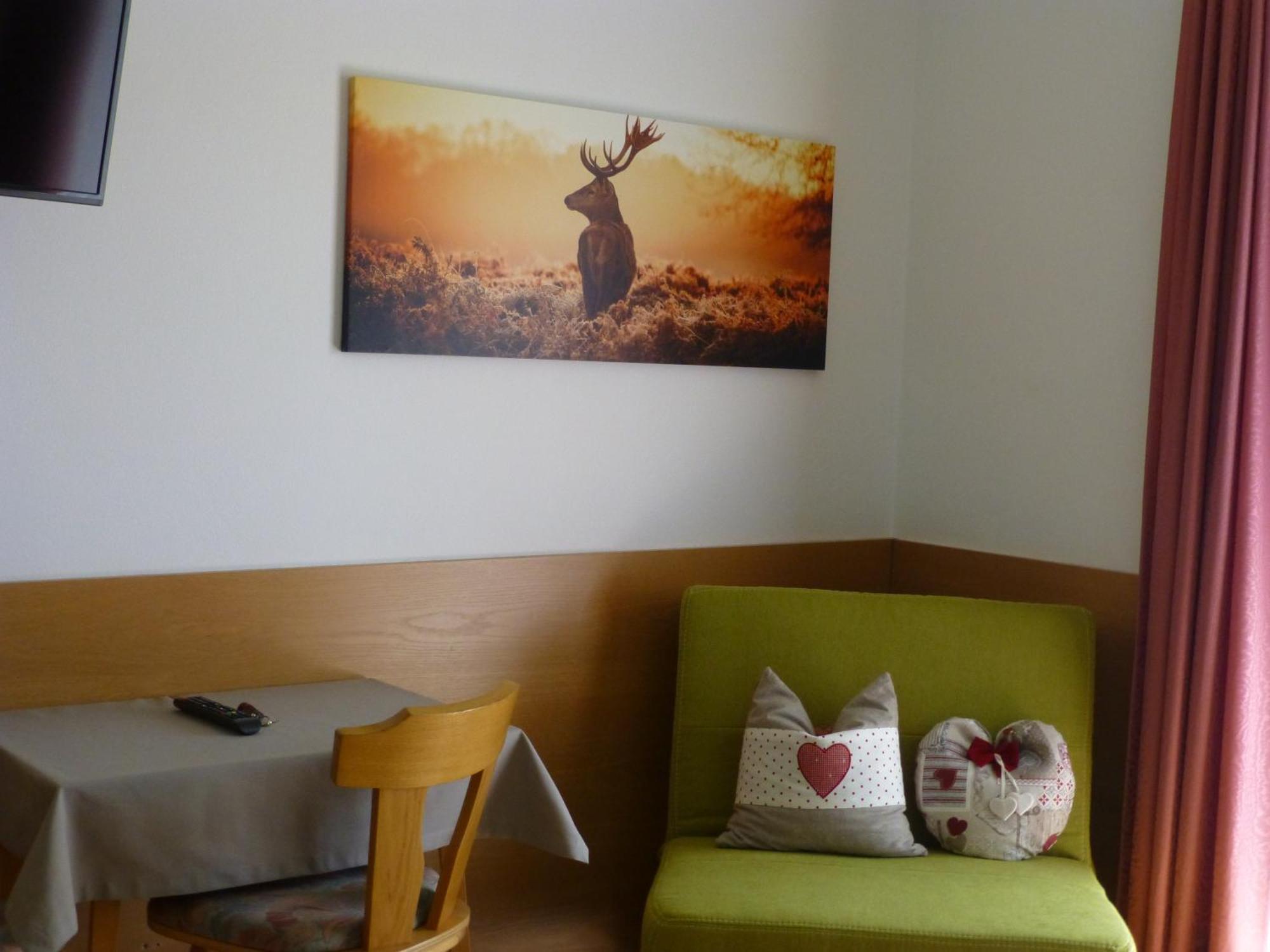 Garni Helfer Bed & Breakfast Dobbiaco Bagian luar foto