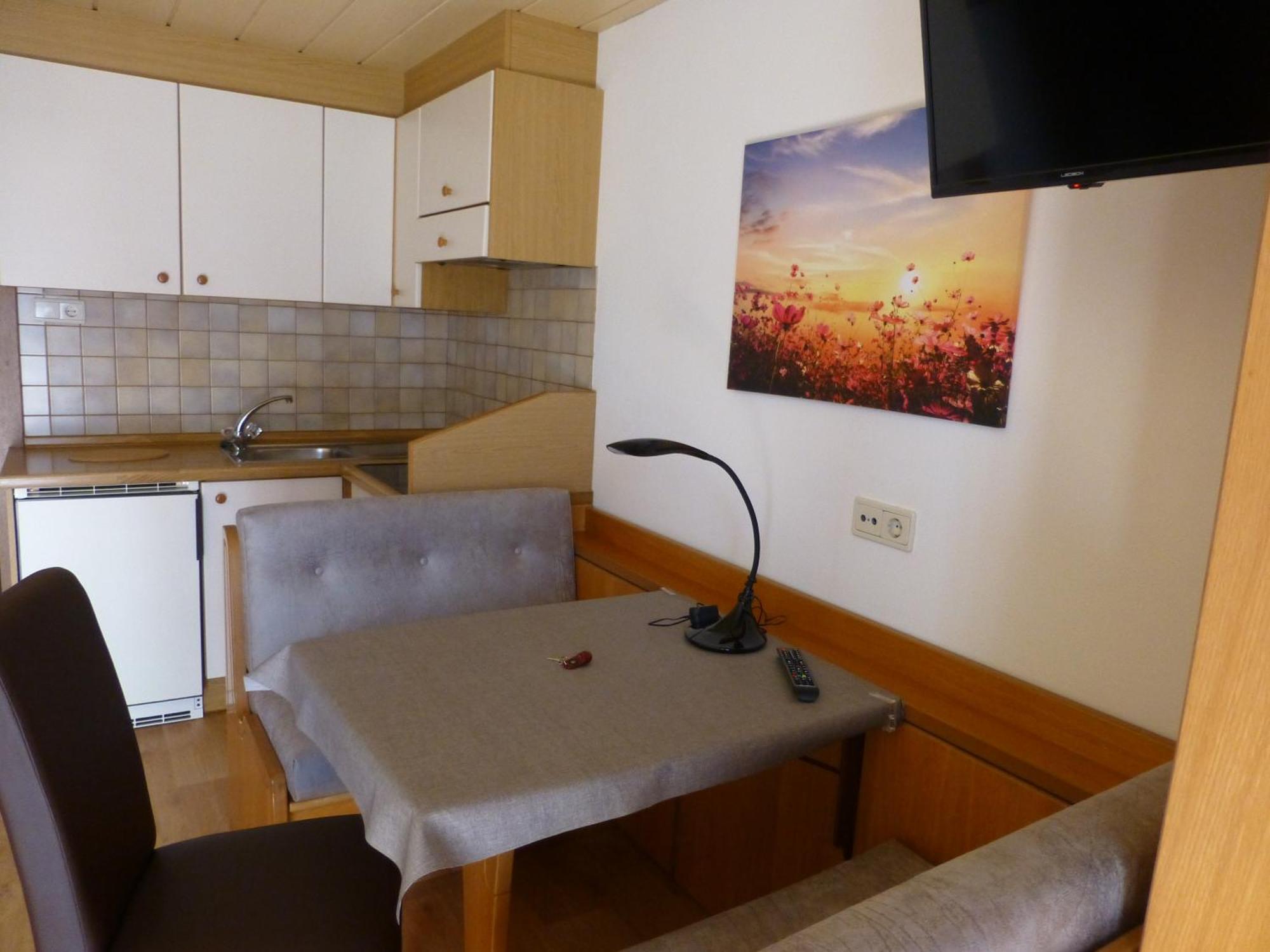 Garni Helfer Bed & Breakfast Dobbiaco Bagian luar foto