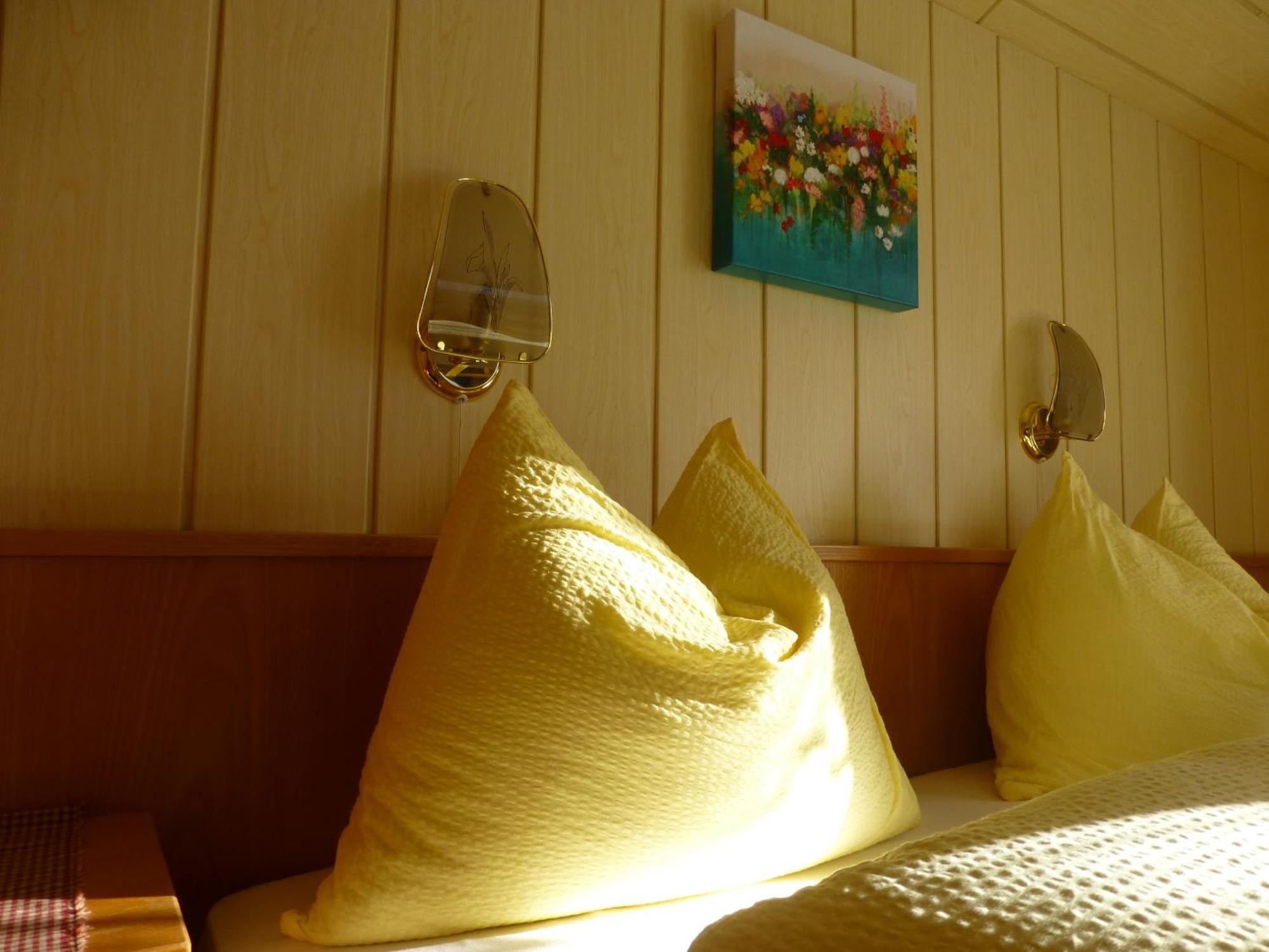 Garni Helfer Bed & Breakfast Dobbiaco Bagian luar foto