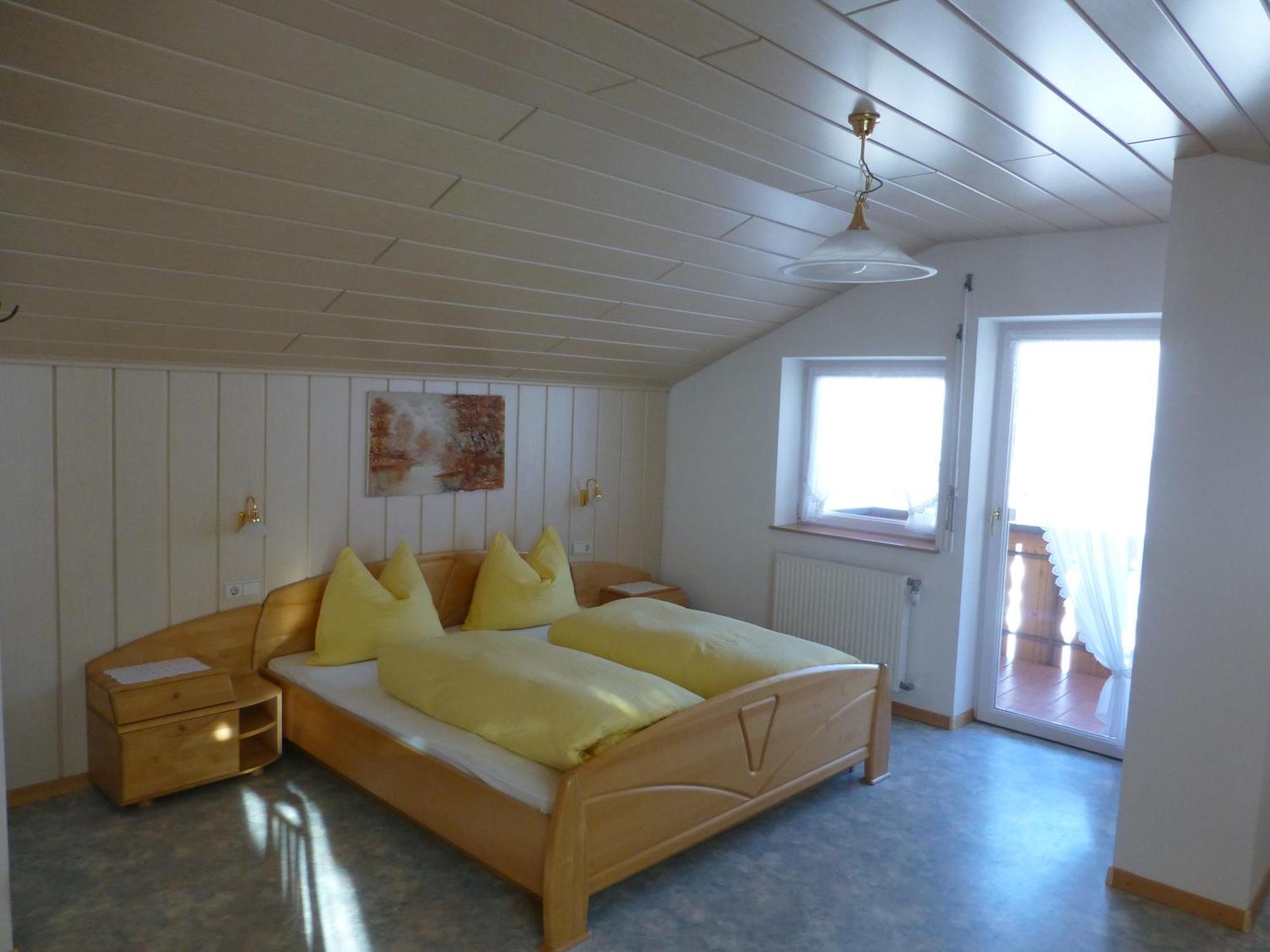 Garni Helfer Bed & Breakfast Dobbiaco Bagian luar foto